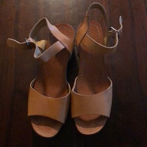 Lucky brand tan wedges size 7